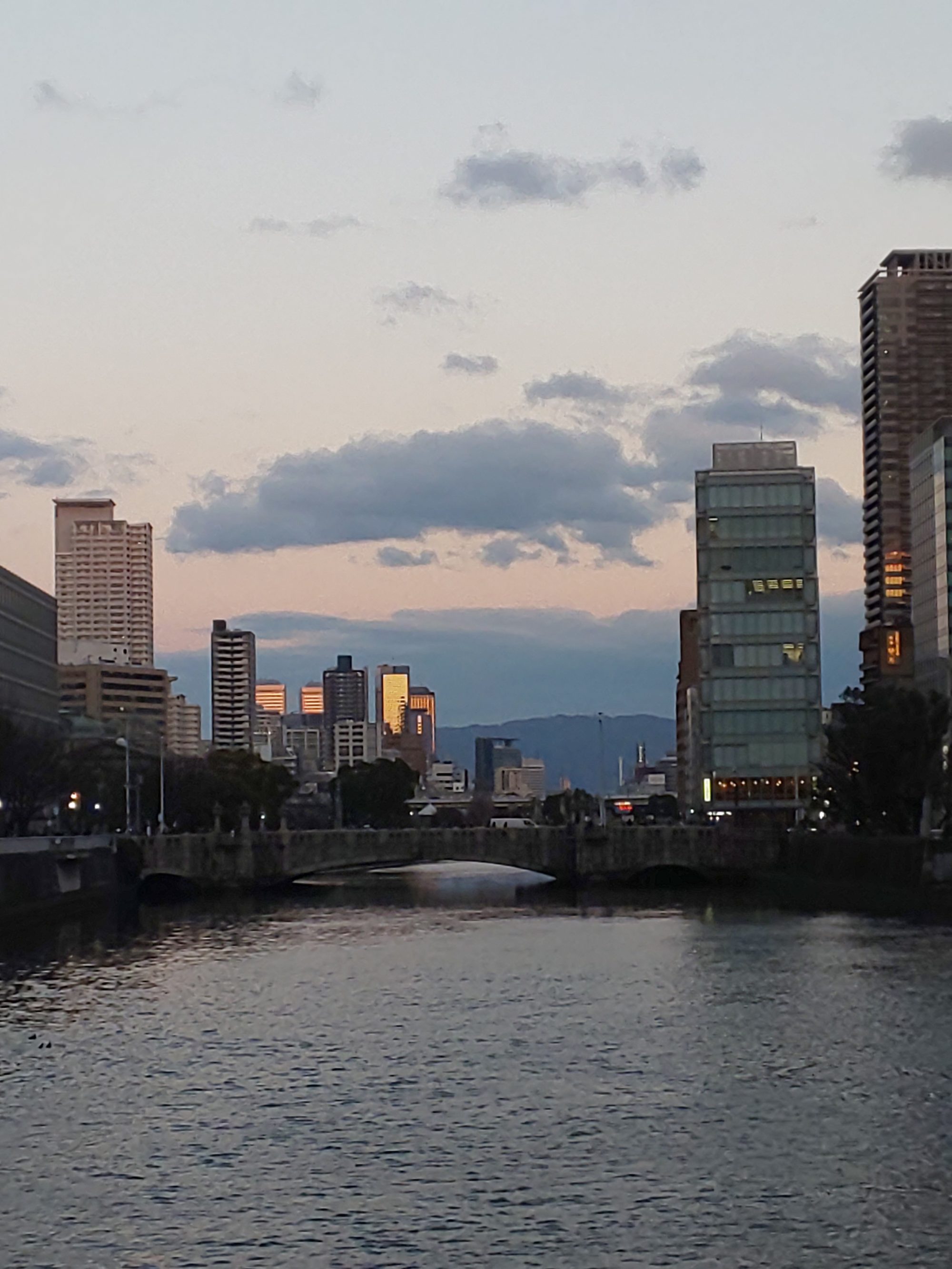 夜行バス／中橋健一