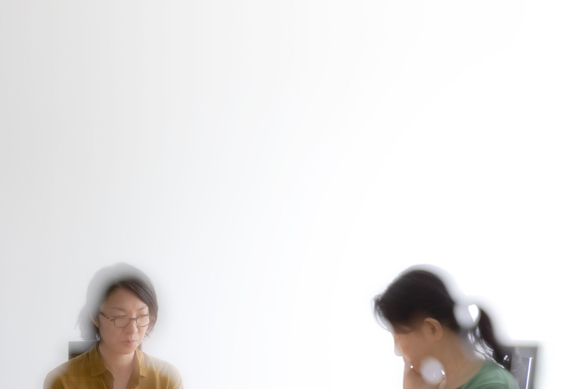 斎藤真理子×中村佑子 煌々とした蛍光灯では照らせない声に耳を傾ける