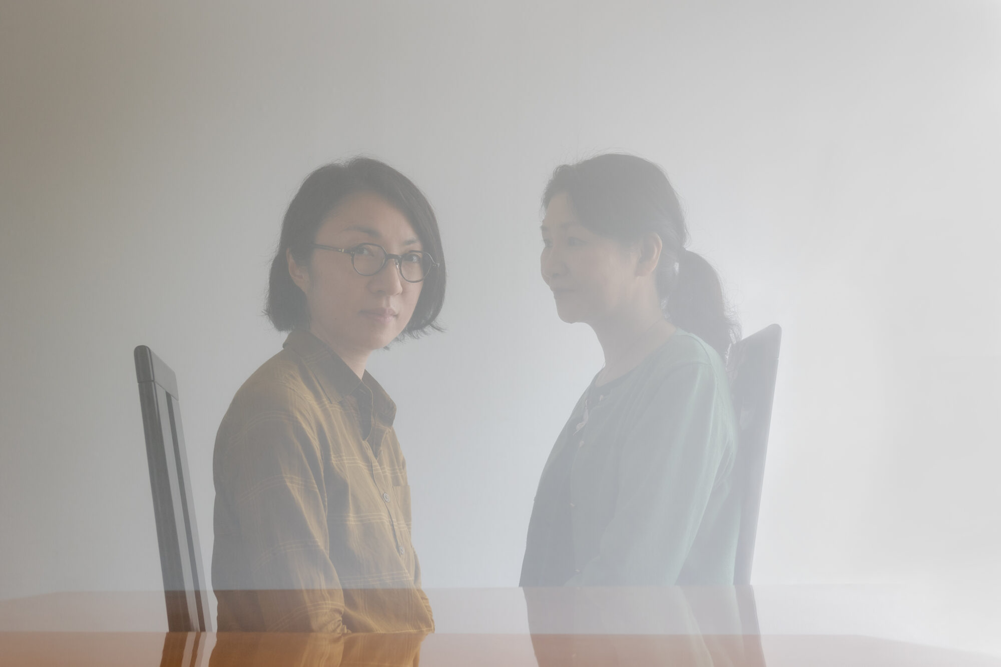 斎藤真理子×中村佑子 煌々とした蛍光灯では照らせない声に耳を傾ける