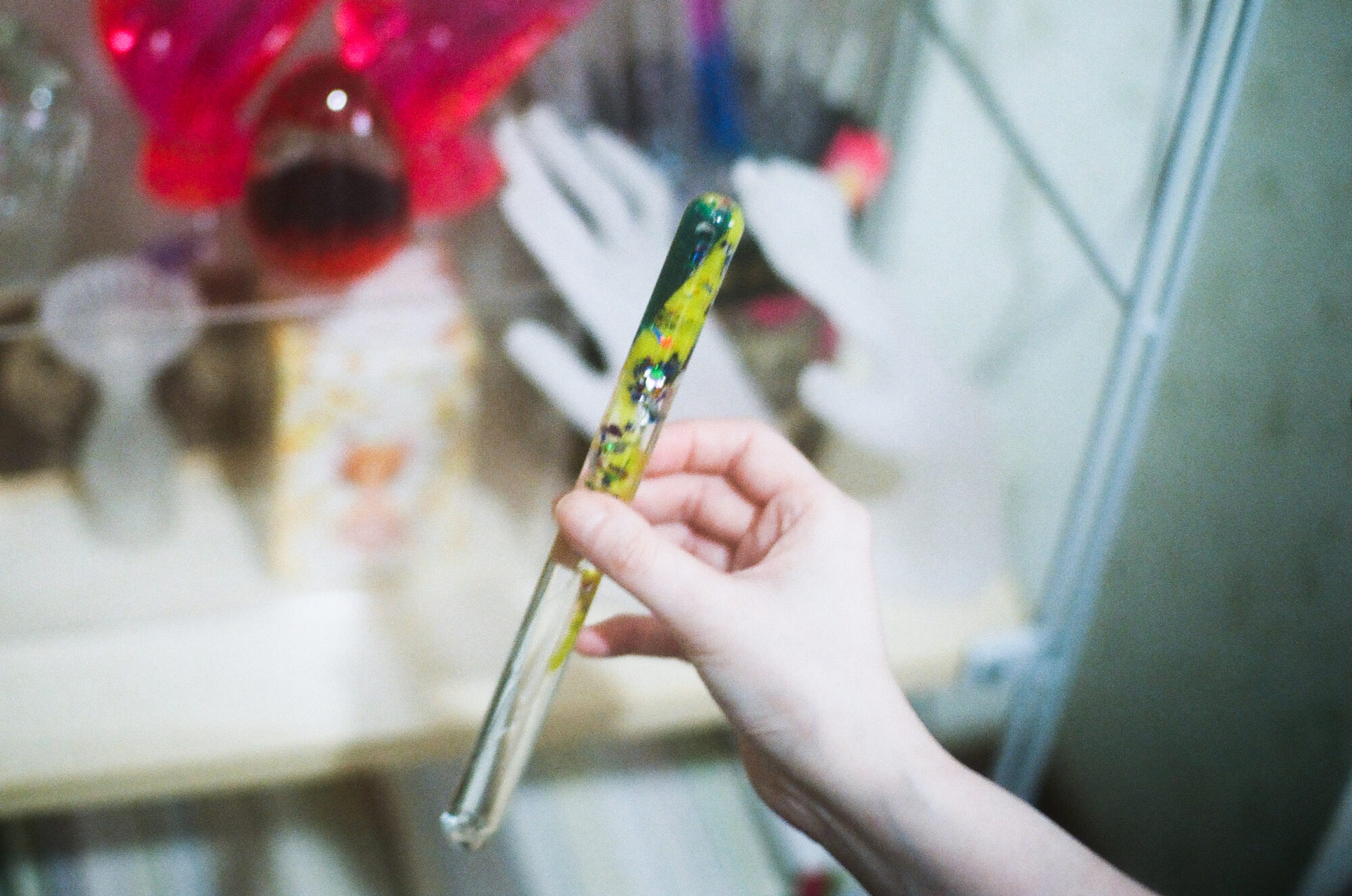 趣味の「切り貼り」から実験映像制作へ。コラージュ作家neneインタビュー