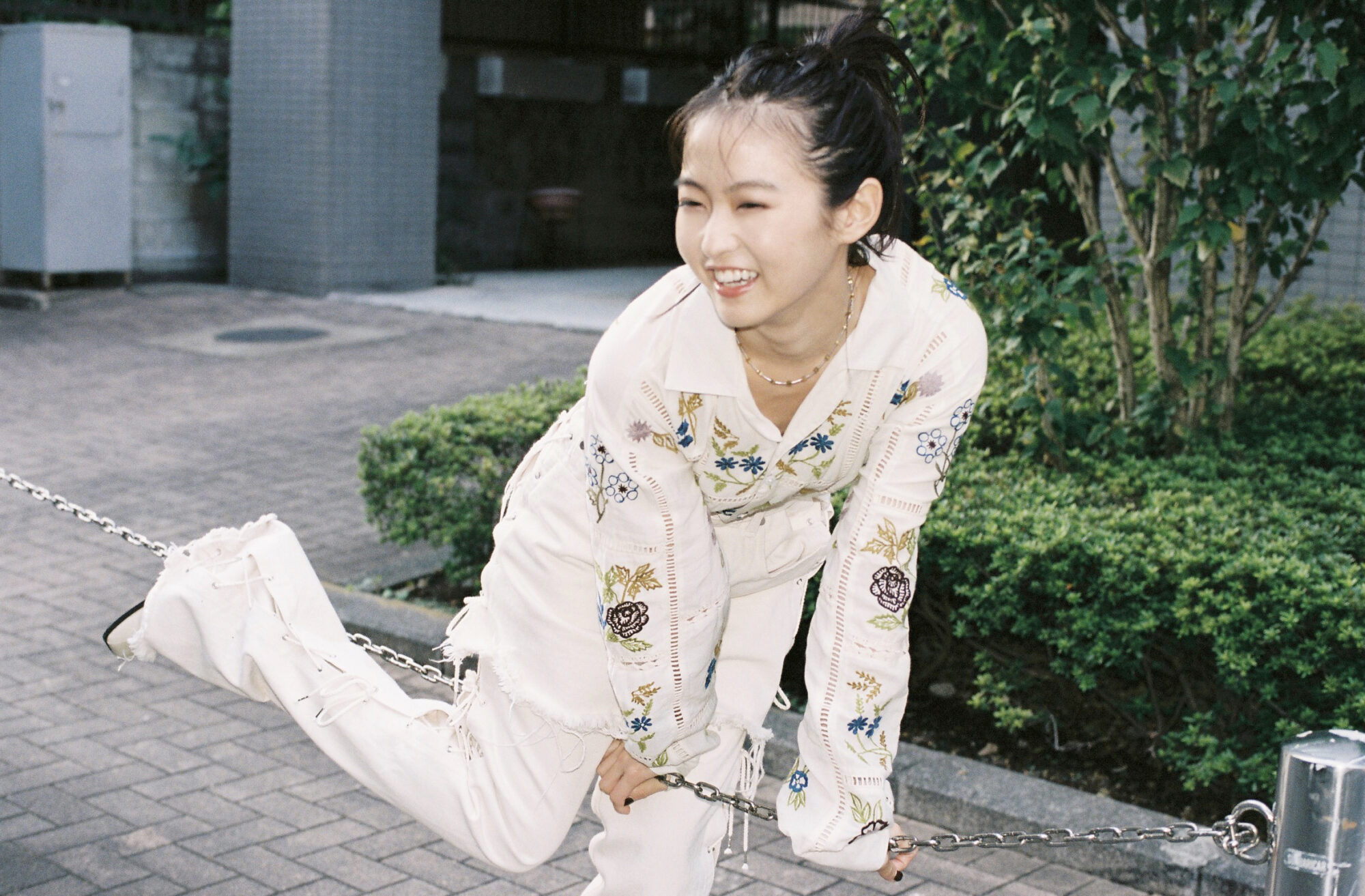 伊藤万理華さんが語る。「ちゃんと自分のことが嫌い」なまま、自分を大切にして生きる