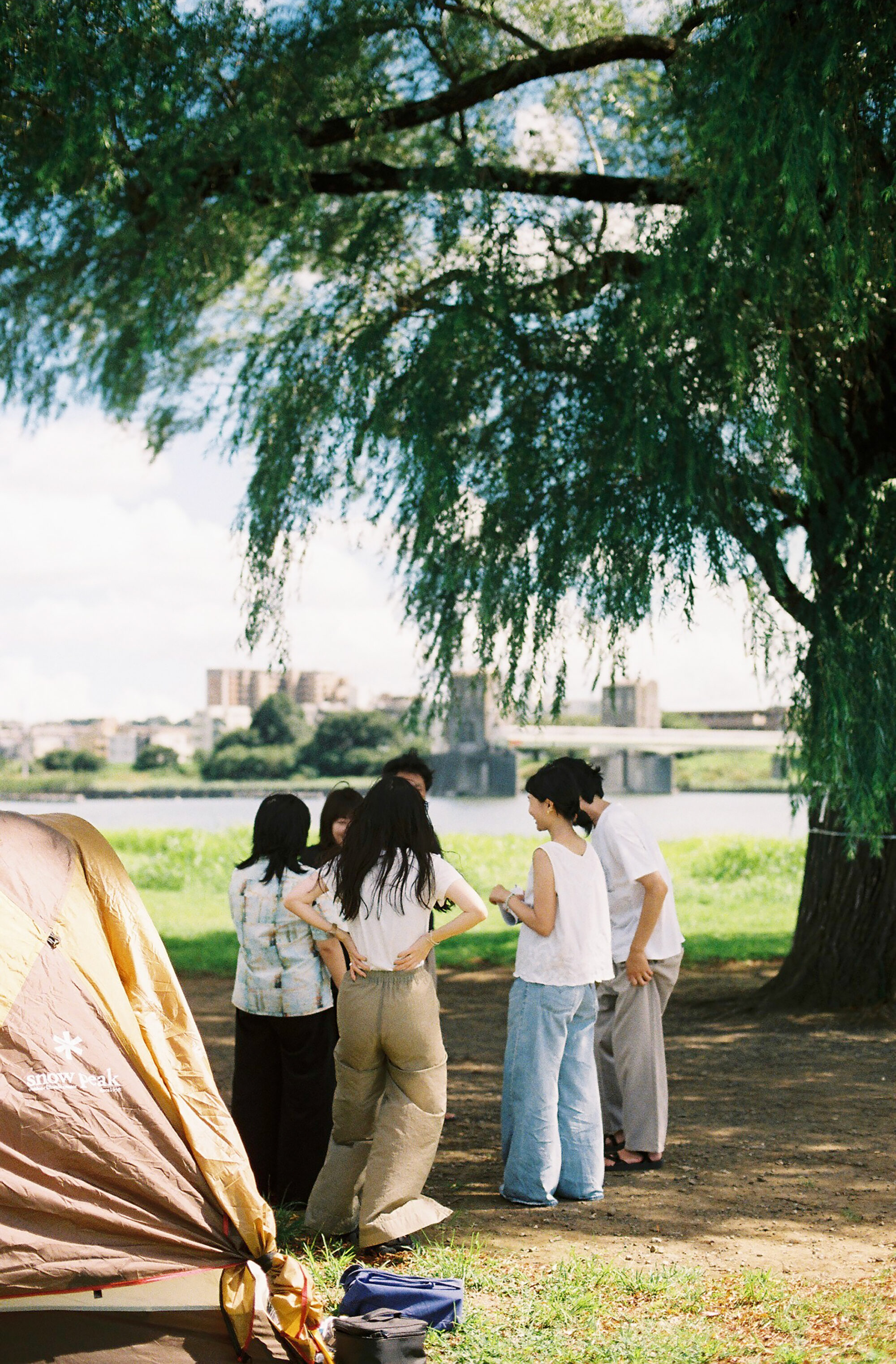 なんでもない場所を歩く幸福。『石がある』太田達成・加納土✕『偶偶放浪記』小指