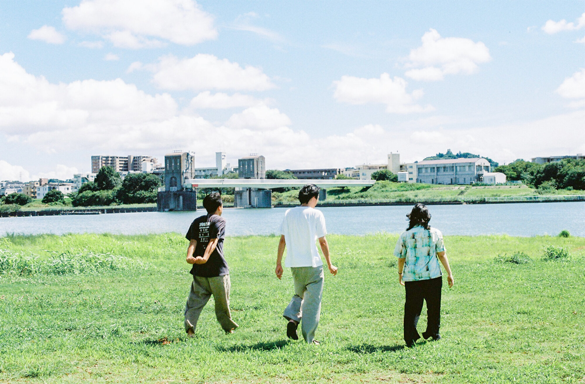 なんでもない場所を歩く幸福。『石がある』太田達成・加納土✕『偶偶放浪記』小指