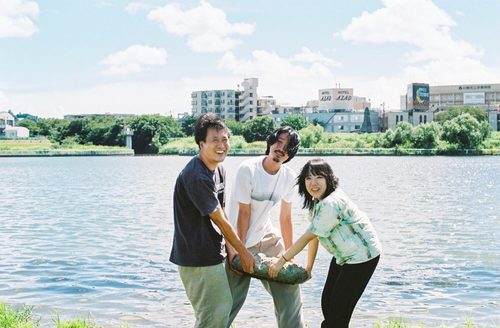 なんでもない場所を歩く幸福。『石がある』太田達成・加納土✕『偶偶放浪記』小指