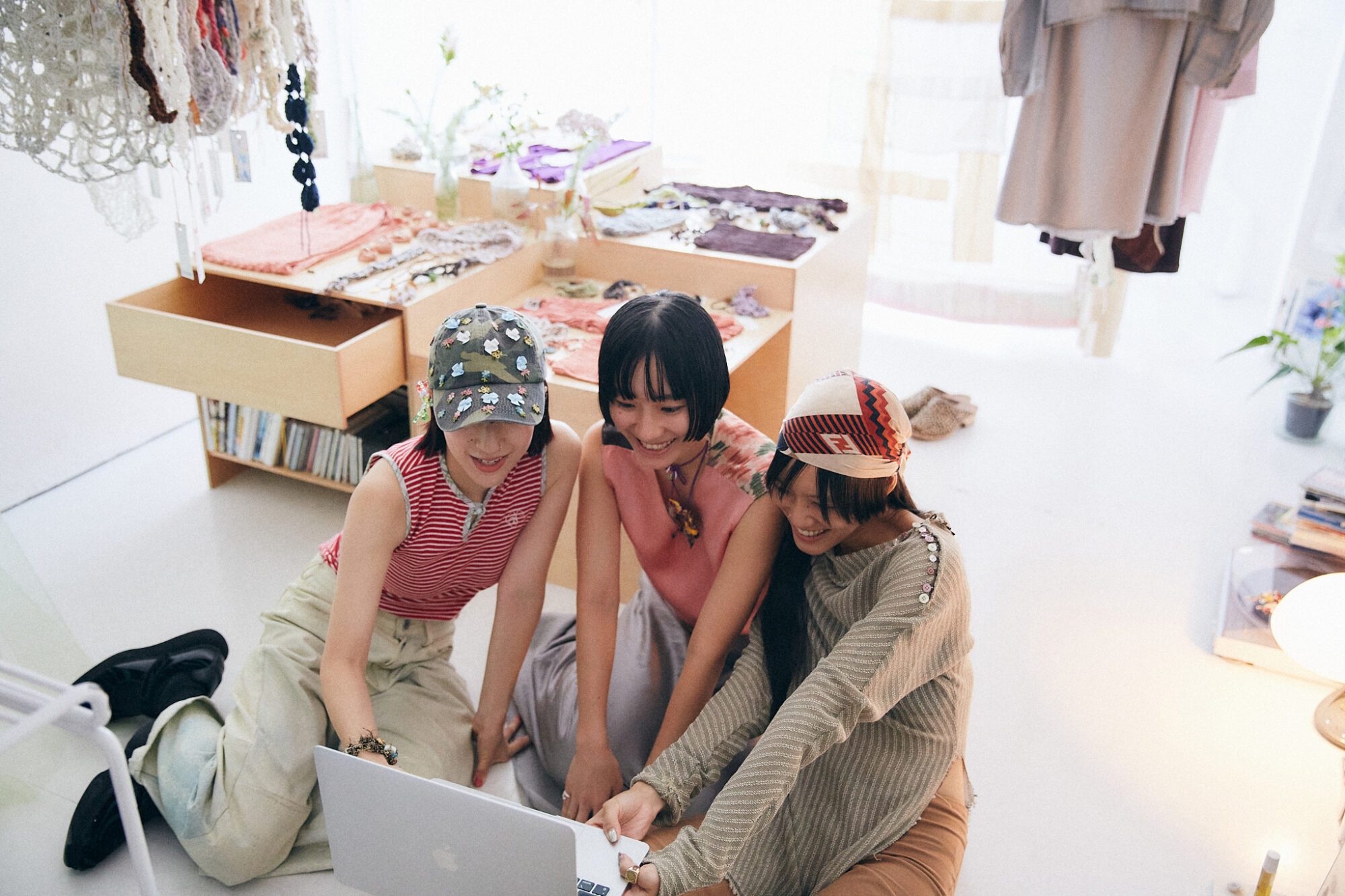 みんなが水平でいられる、小さく集まれる場所を。愛の循環を考えるセレクトショップ・SEASON