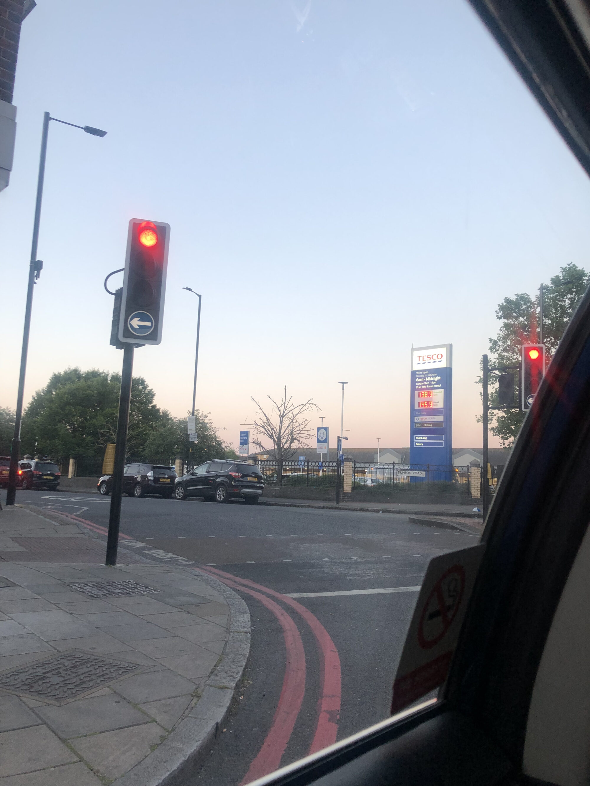 かくも長き不在、あるいは24時間の情事、少しだけ木下優樹菜／石原海