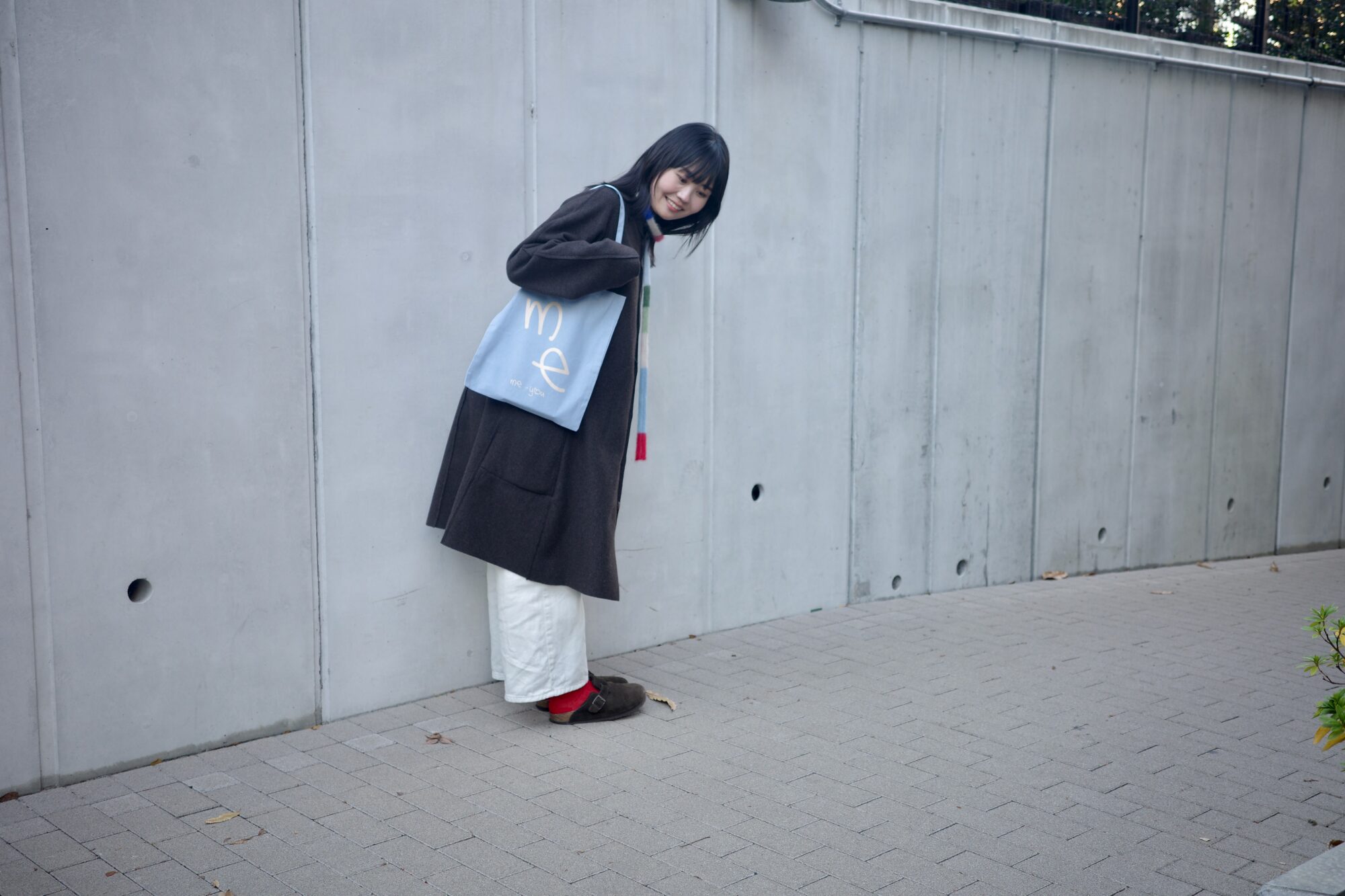 me and youロゴをあしらった新色トートバッグ（サックスブルー×ベージュ、ネイビー×パステルピンク）を発売