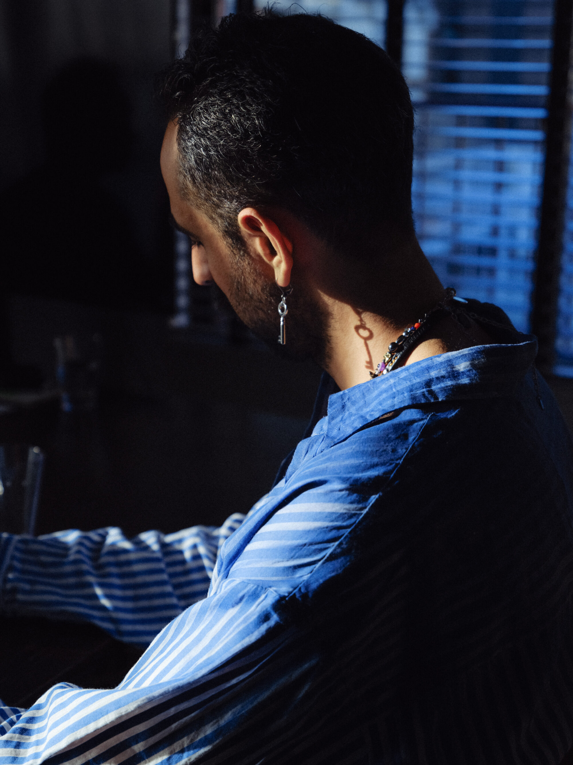 バッシャール・ムラードは歌う。占領、家父長制、ホモフォビアからの解放のビジョン