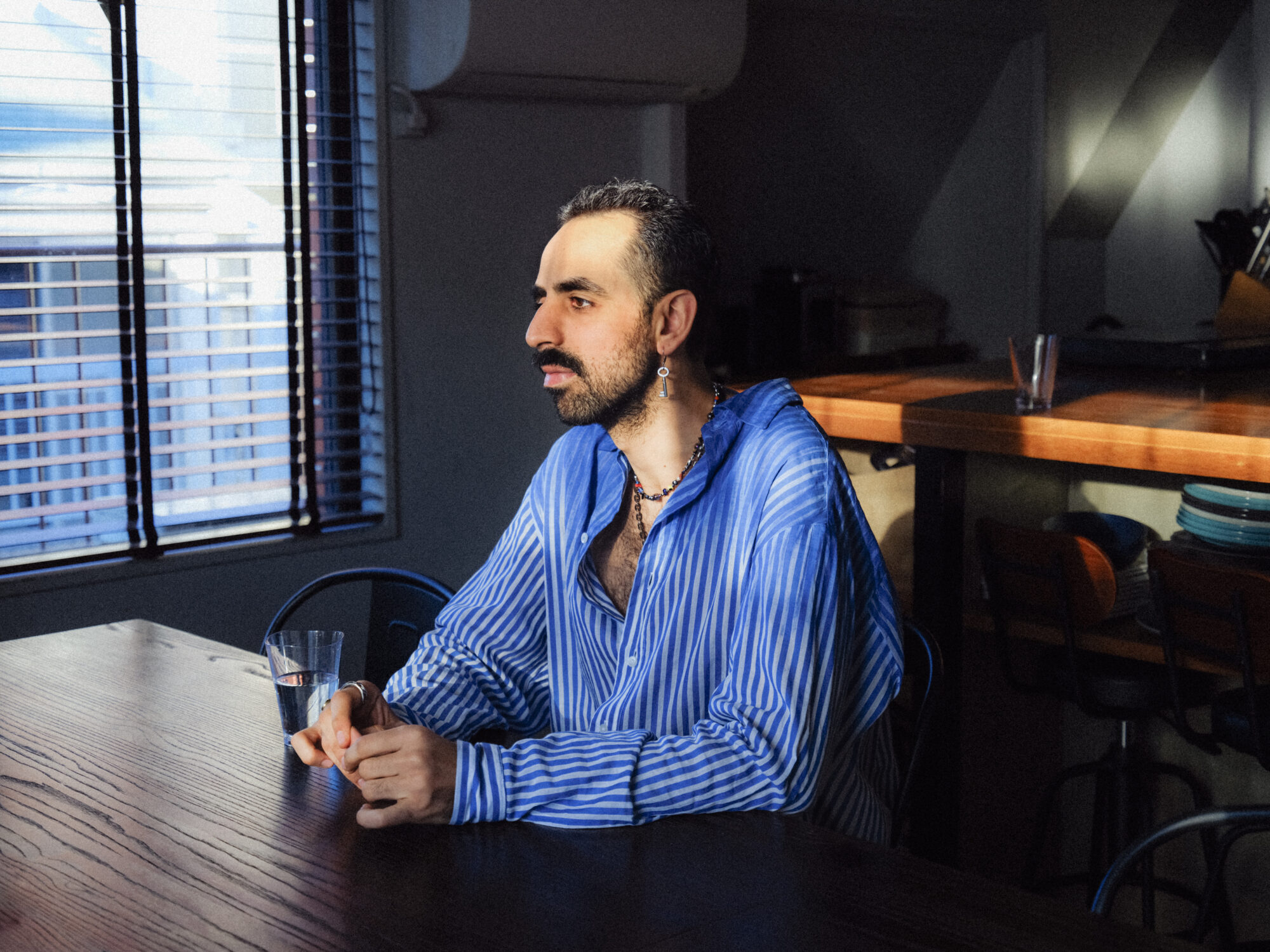 バッシャール・ムラードは歌う。占領、家父長制、ホモフォビアからの解放のビジョン