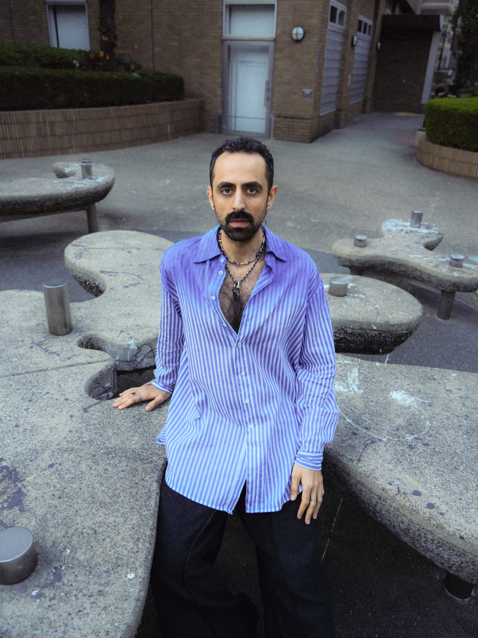 バッシャール・ムラードは歌う。占領、家父長制、ホモフォビアからの解放のビジョン