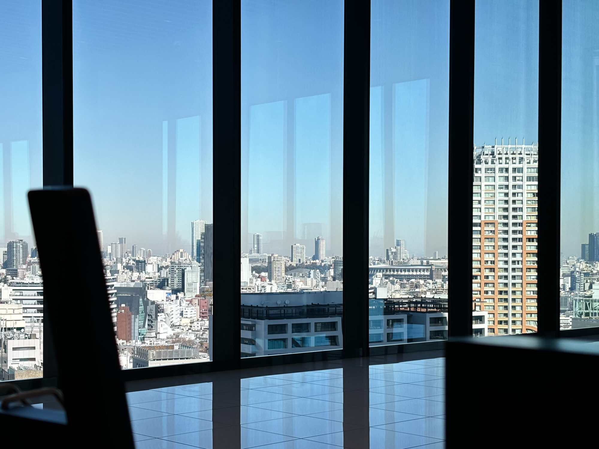 横顔さえ知らない／角田貴広