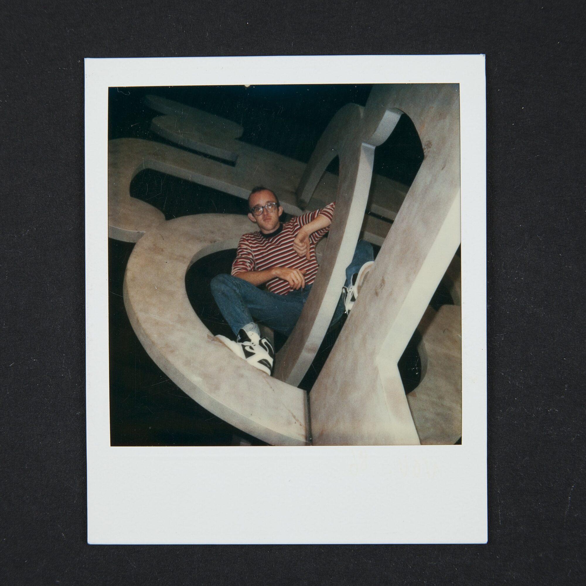 キース・ヘリングが時代を超えて問う、同性愛やエイズへの差別や偏見