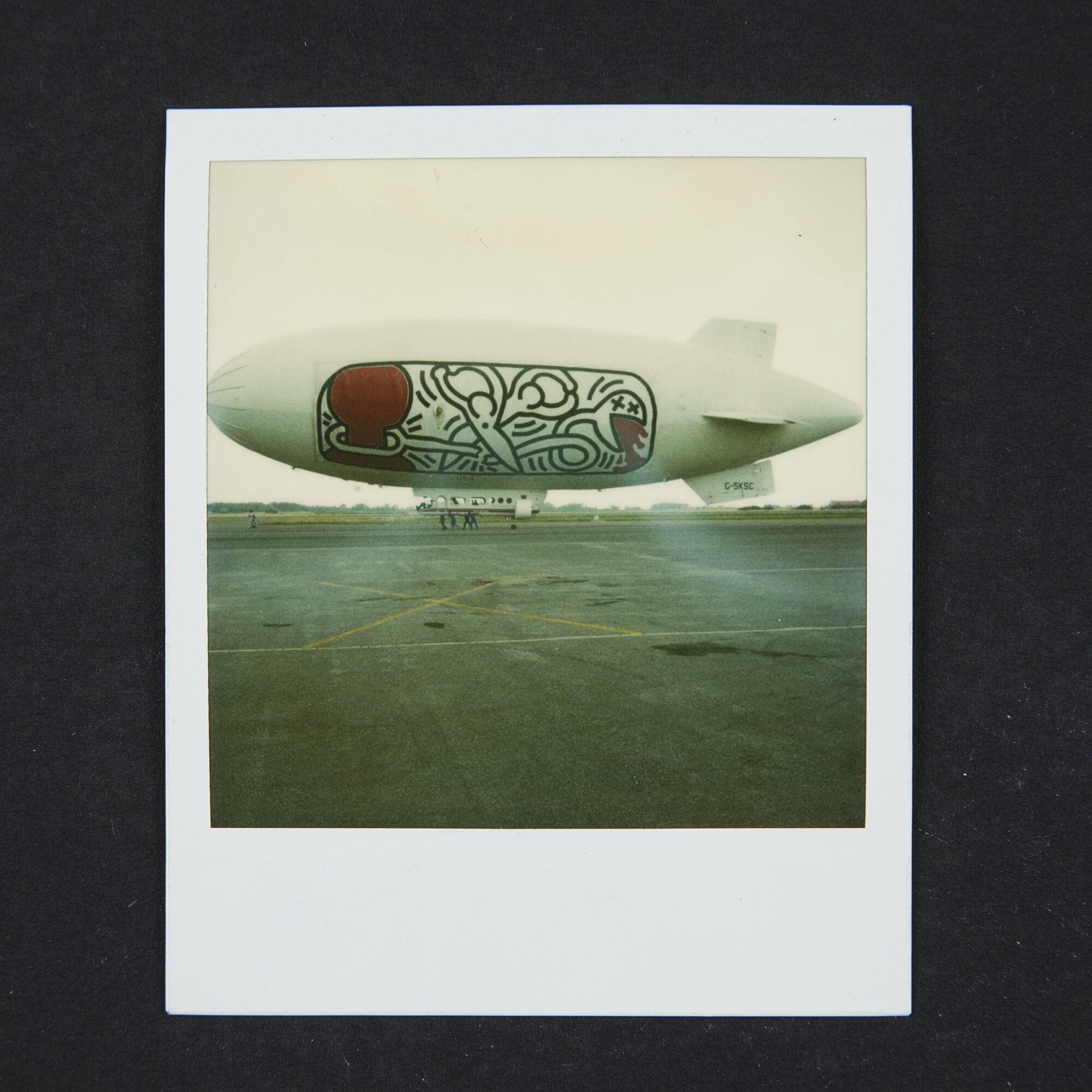 キース・ヘリングが時代を超えて問う、同性愛やエイズへの差別や偏見