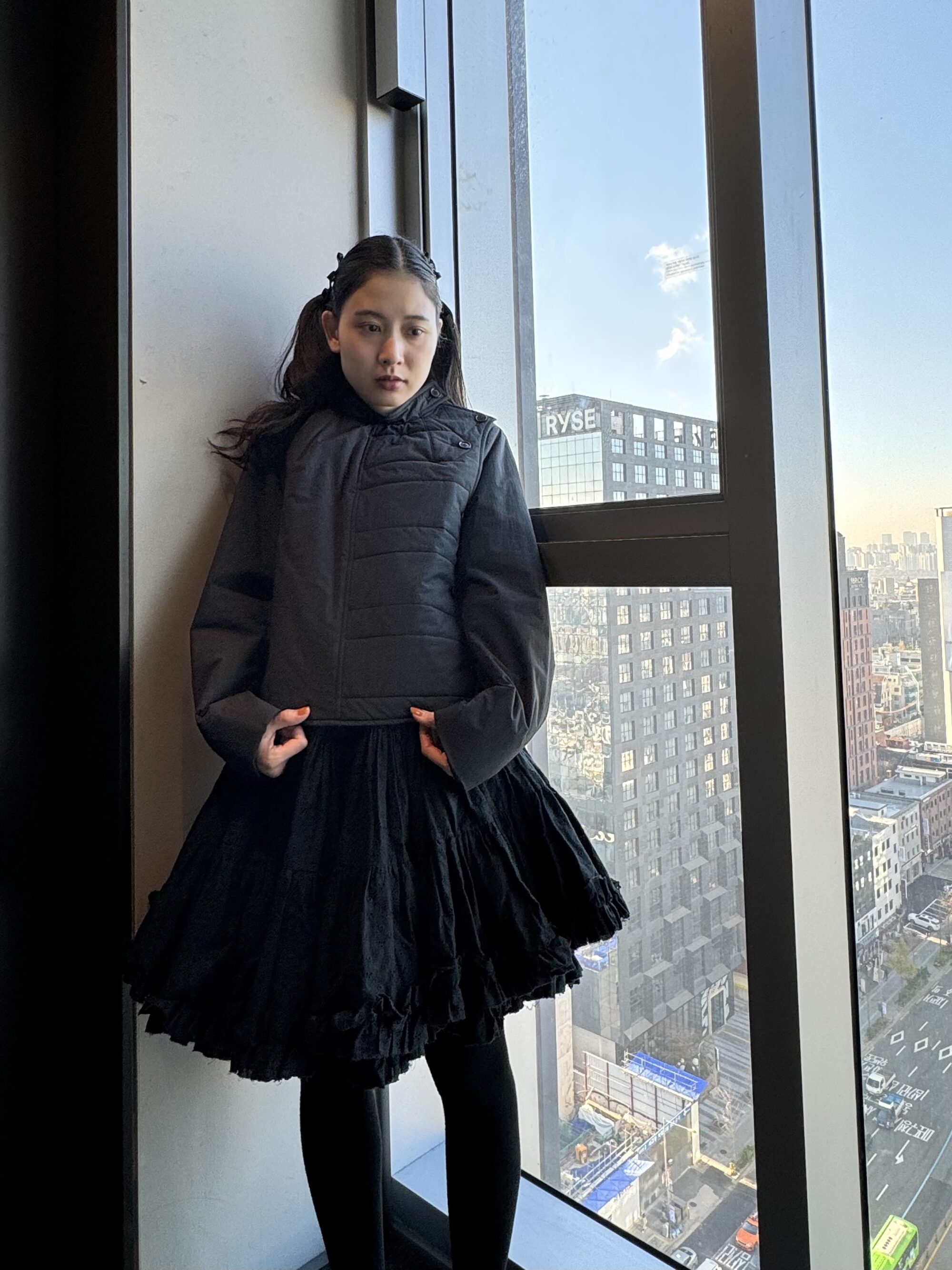 前田エマ、韓国の服にあう。個人的な物語を大切にする韓国のブランドとの出会いを経て