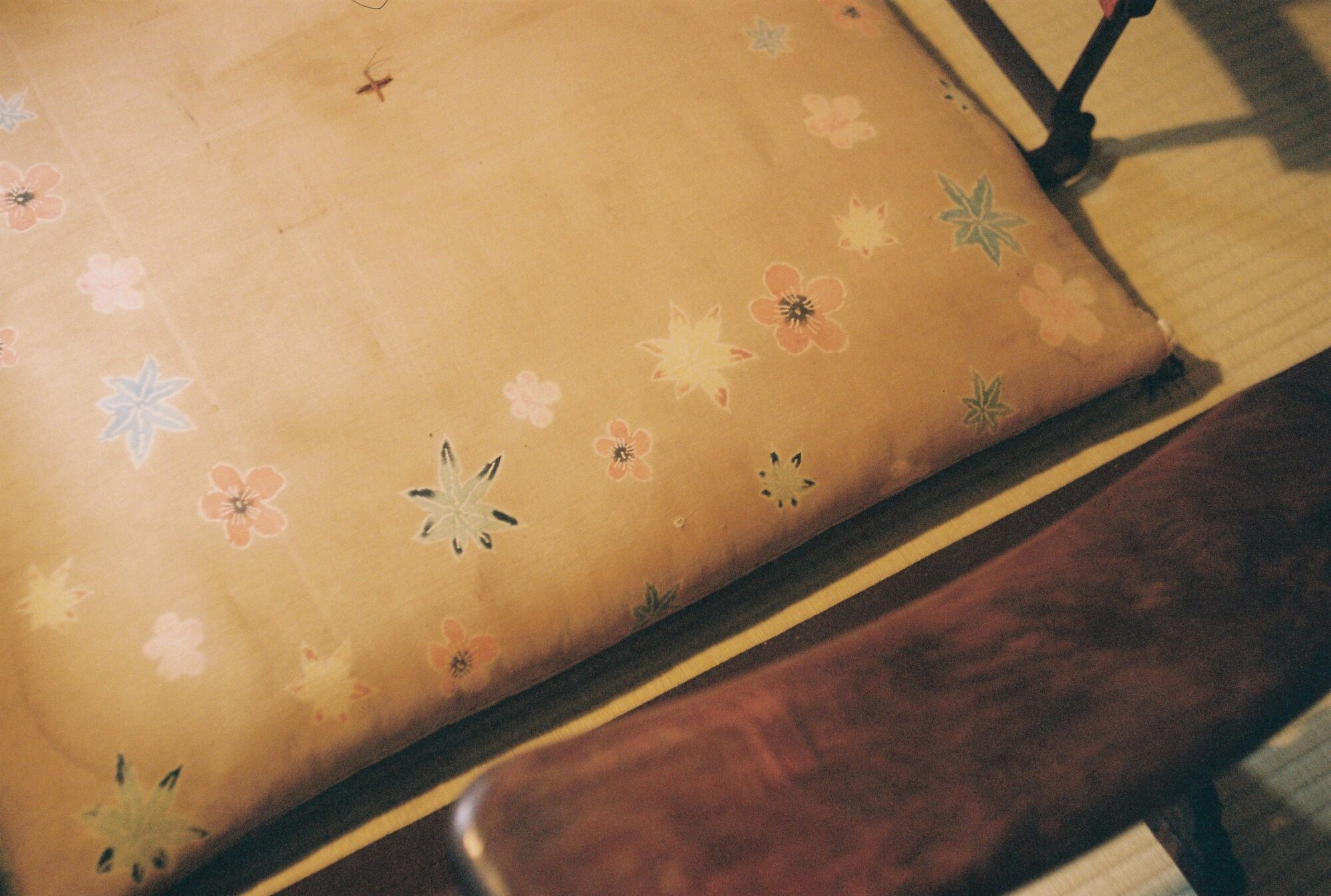 彼女の部屋、机、シェルター／高野ユリカ