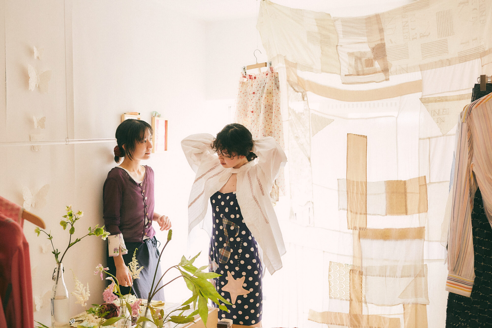 土曜日。表参道の「SEASON」で、服に込められた物語を聞く／ままならない日々を、お気に入りの服と。