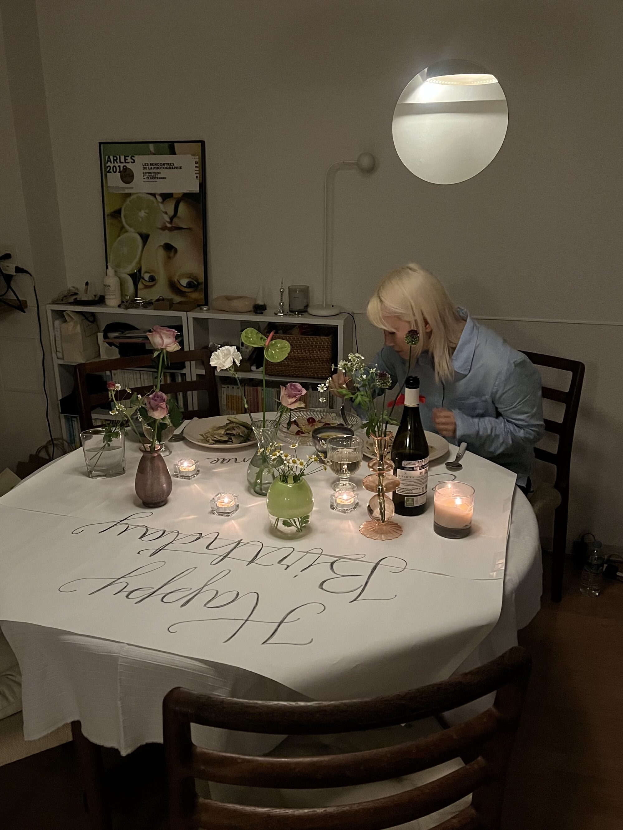 季節のめぐりがわかる天窓がある部屋で、彼女と二人で暮らす。岩崎はなえの暮らし