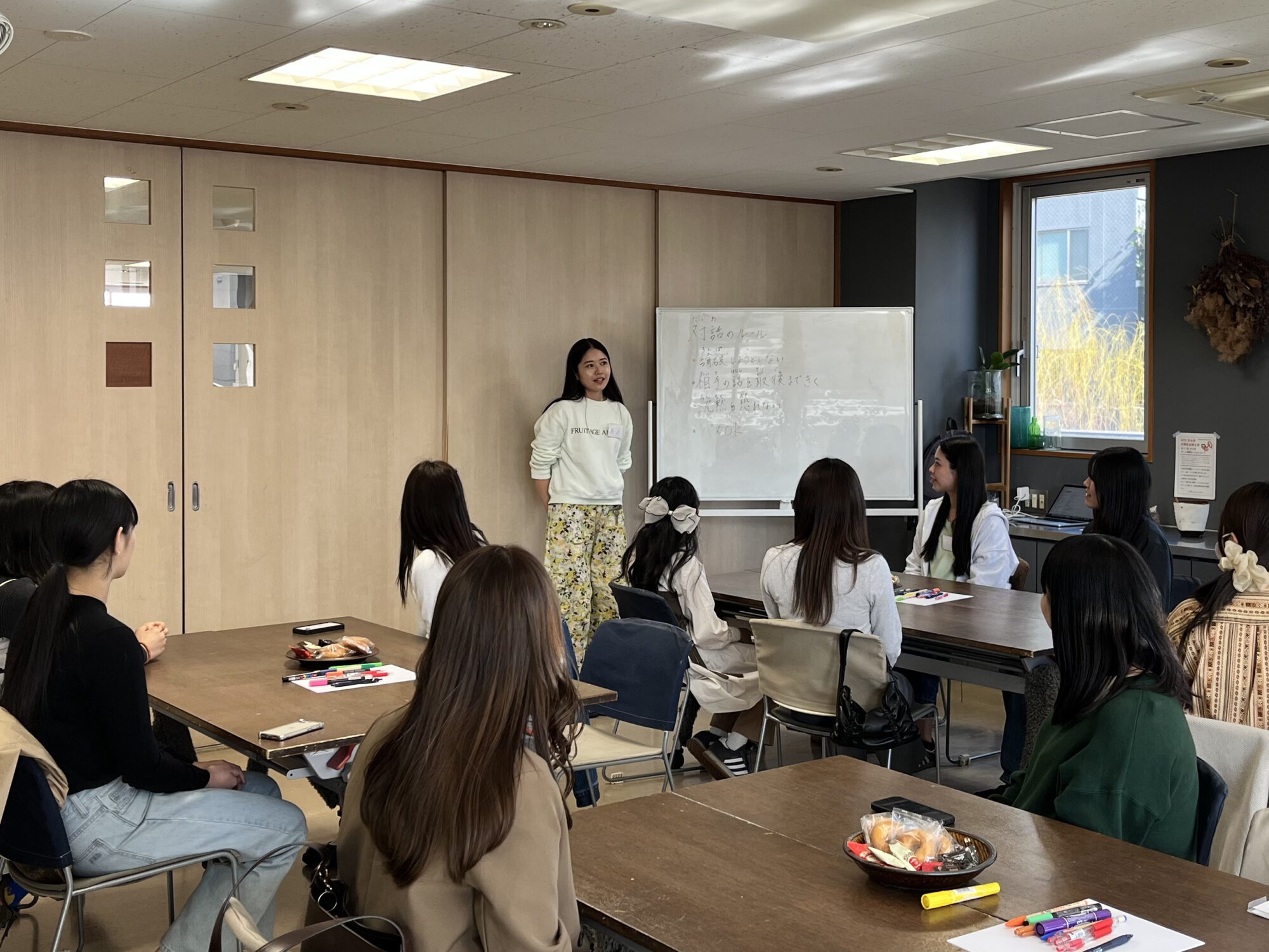 10代が自分の人生を掴むきっかけに。代官山ティーンズ・クリエイティブ館長・岡磨理絵さん×OG吉成亜美さん対談