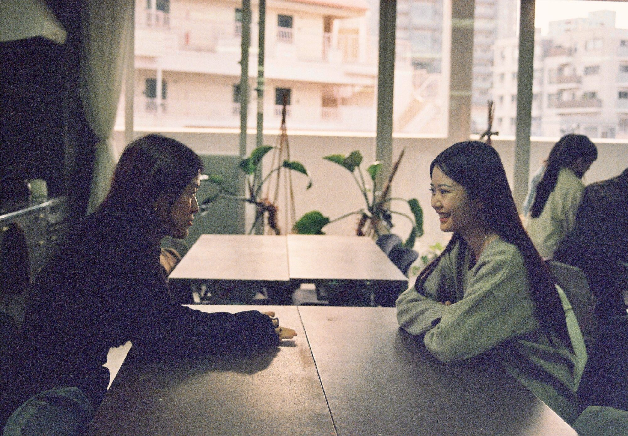 10代が自分の人生を掴むきっかけに。代官山ティーンズ・クリエイティブ館長・岡磨理絵さん×OG吉成亜美さん対談