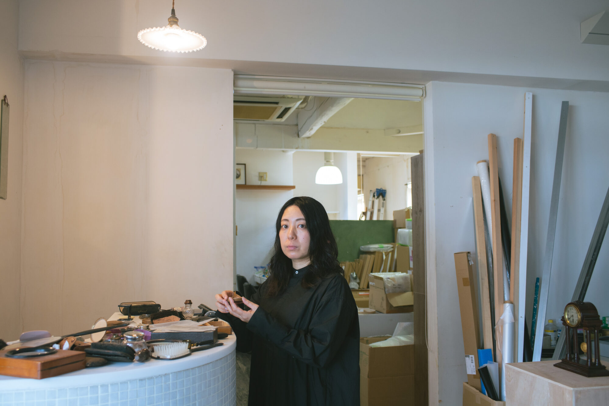 自分の表現よりも、事物の記憶を写す。写真家・鈴木のぞみのアトリエ訪問