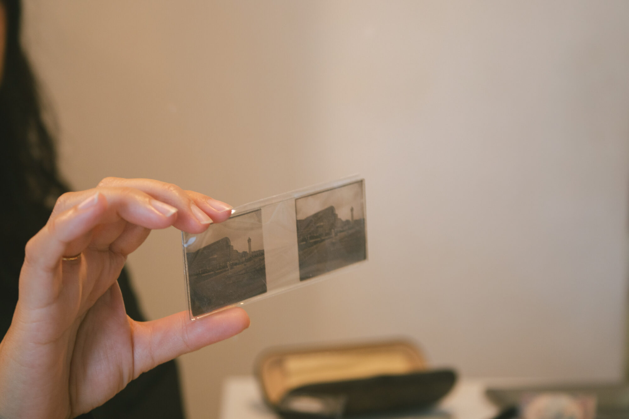 自分の表現よりも、事物の記憶を写す。写真家・鈴木のぞみのアトリエ訪問