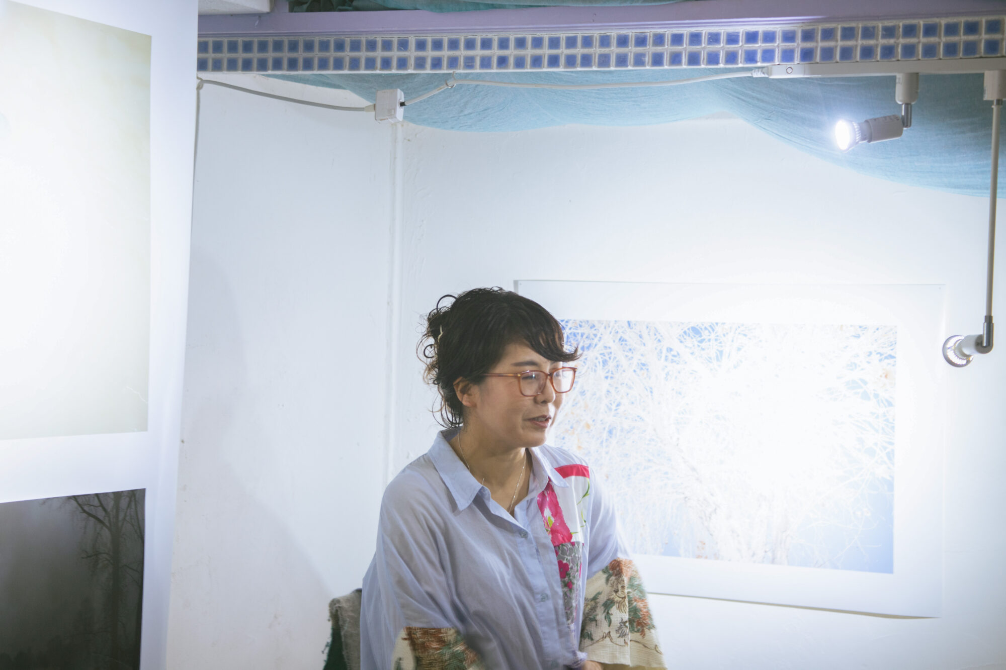 「この日常は当たり前に成立するものではない」。写真家 小説家・清水裕貴のアトリエへ